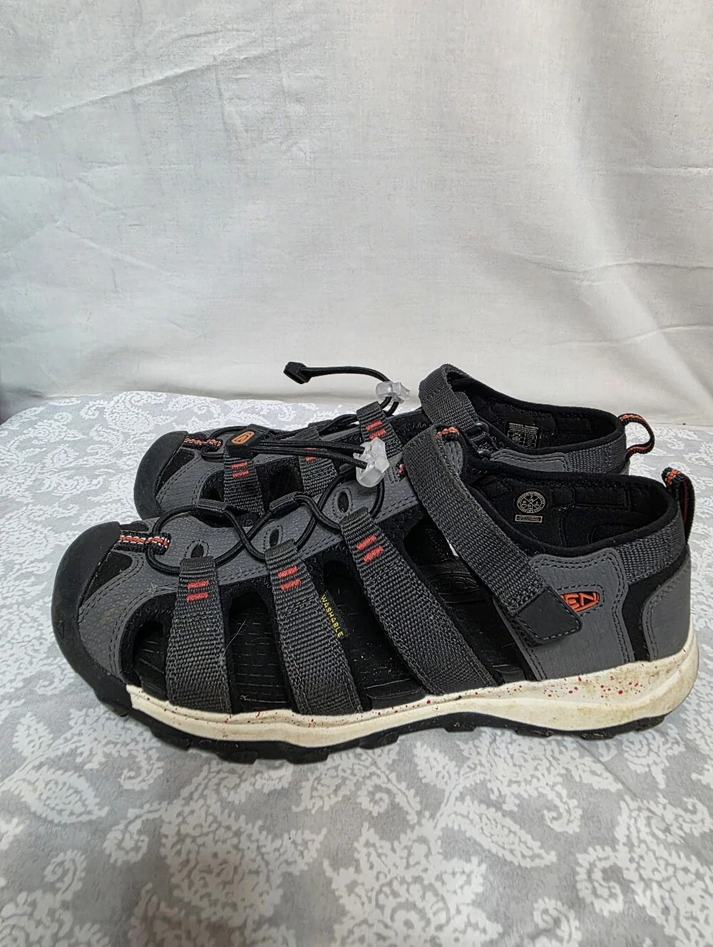 KEEN Newport Neo H2 Boys sandals Gray Size 7 Hiking Water Sandals